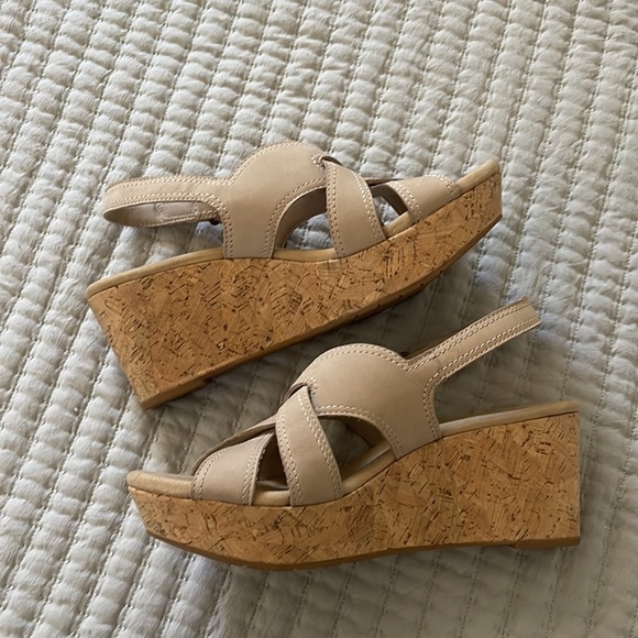 Clarks - Picture 3 of 4